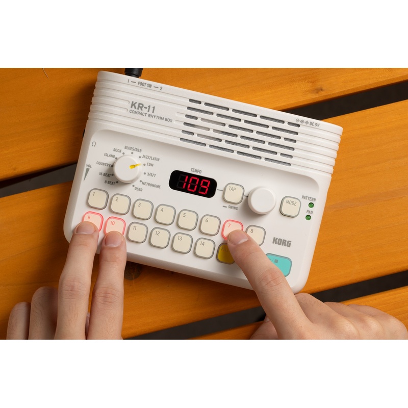 CAJA_DE_RITMOS_KORG_KR-11(5).jpg