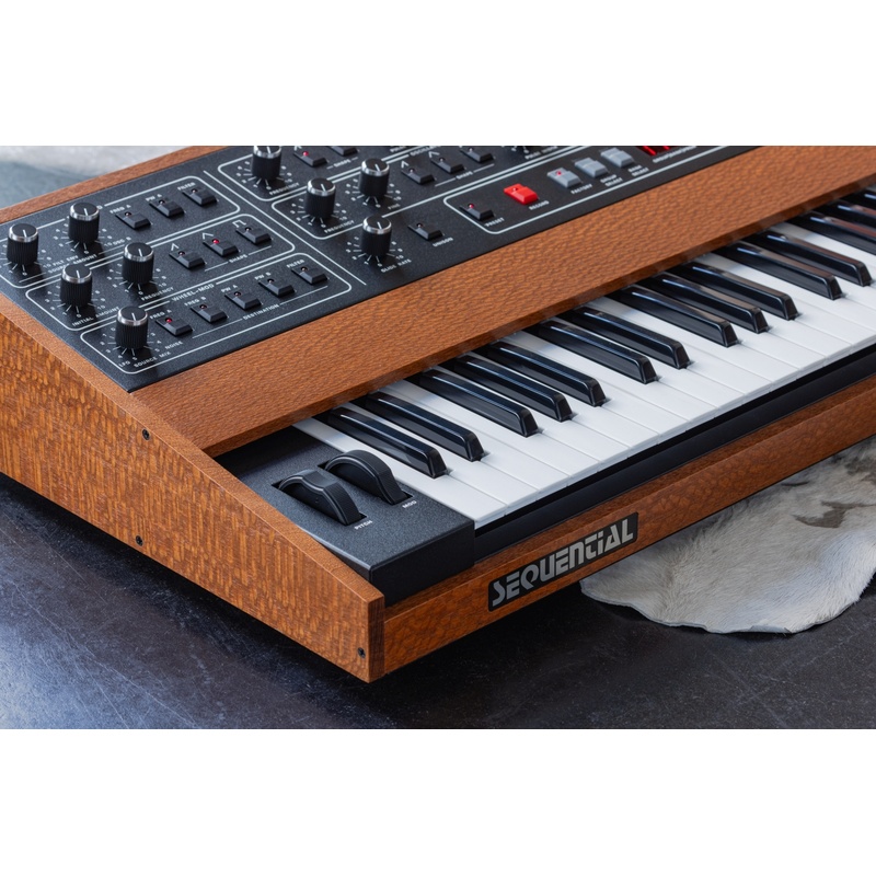 SINTETIZADOR_SEQUENTIAL_PROPHET-10_SPECIAL_EDITION(4).jpg